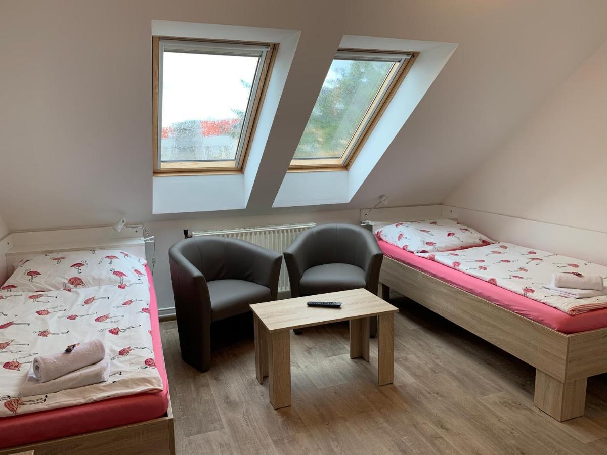 Penzion Mar Hradec Kralove Luaran gambar