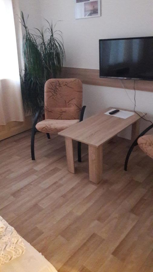 Penzion Mar Hradec Kralove Luaran gambar