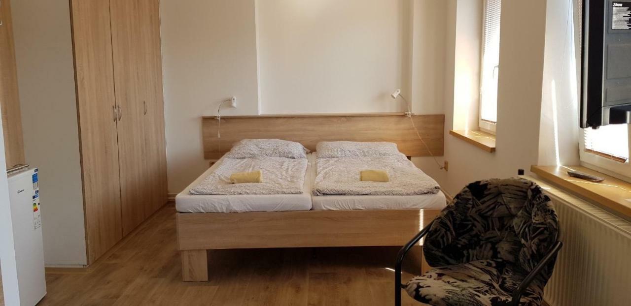 Penzion Mar Hradec Kralove Luaran gambar