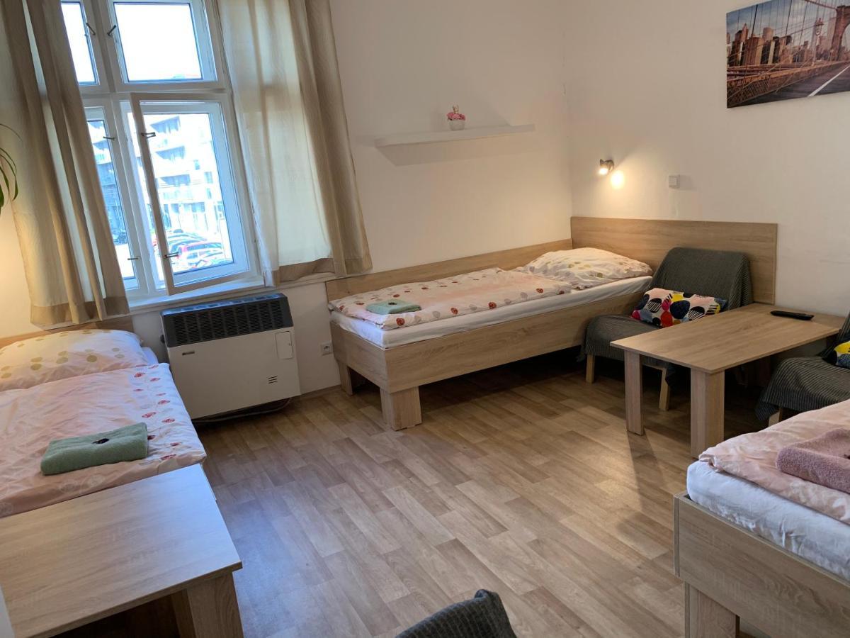 Penzion Mar Hradec Kralove Luaran gambar