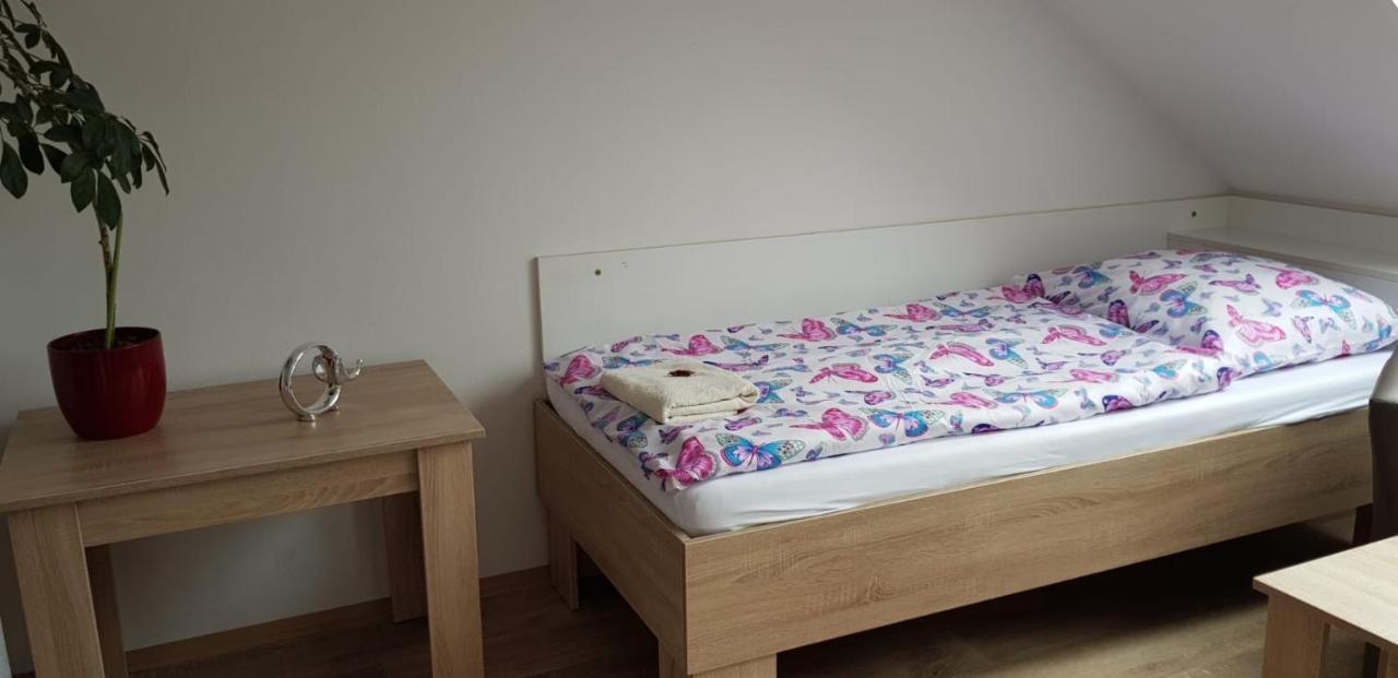 Penzion Mar Hradec Kralove Luaran gambar