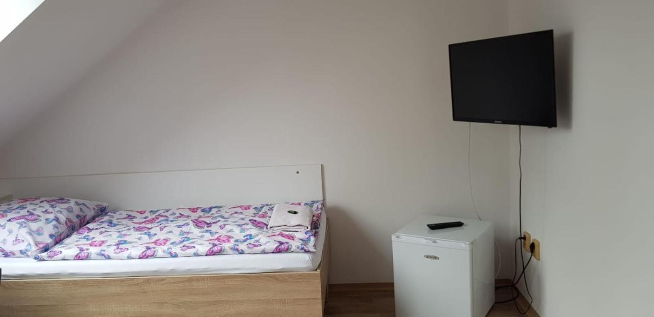 Penzion Mar Hradec Kralove Luaran gambar