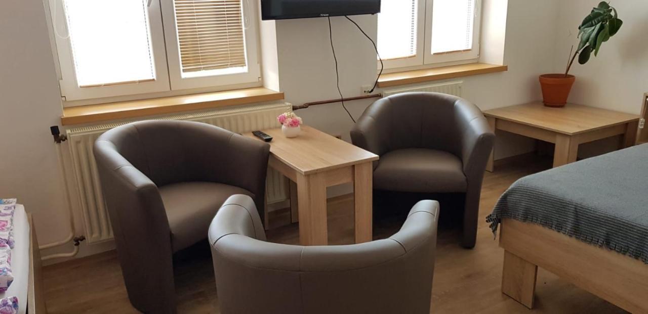 Penzion Mar Hradec Kralove Luaran gambar