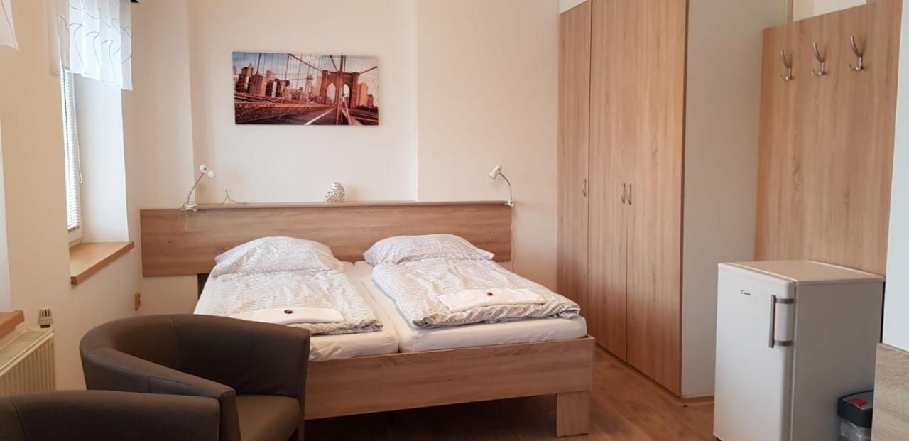 Penzion Mar Hradec Kralove Luaran gambar